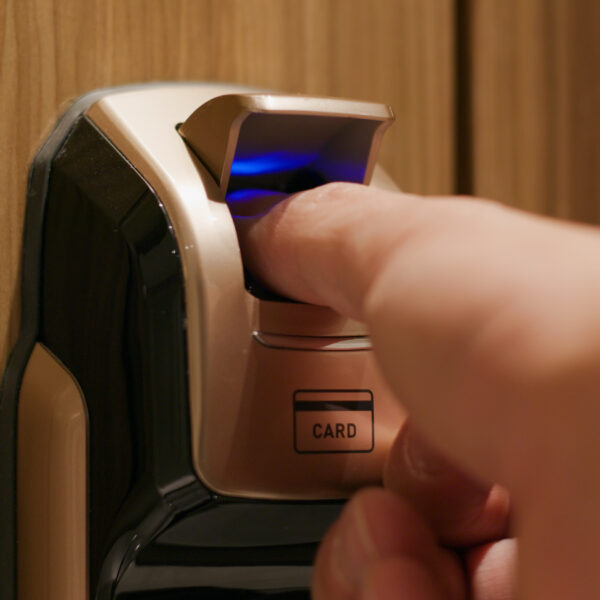 Man use of fingerprint door lock